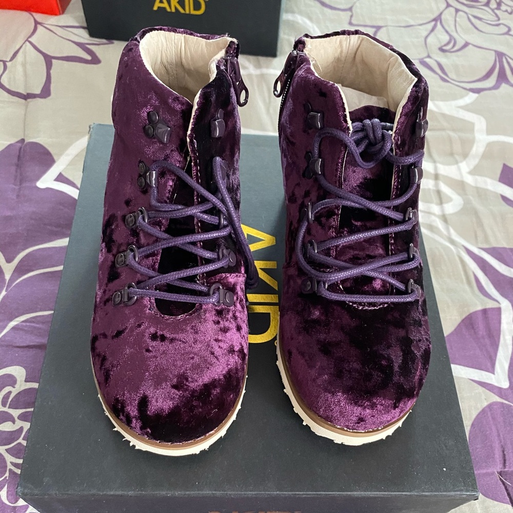 NEW AKid Jasper Velvet Purple Booties